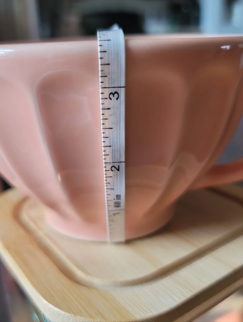 Sur la table Salmonish Ceramic Earthenware Latte Mug. Portugal